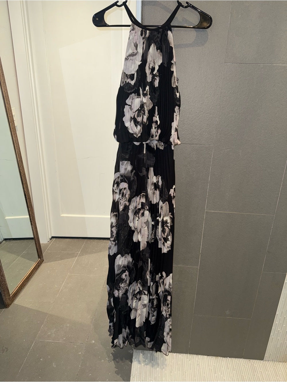 XSCAPE Black Floral Pleated Halter Maxi Gown Lace Back Dress Size 6